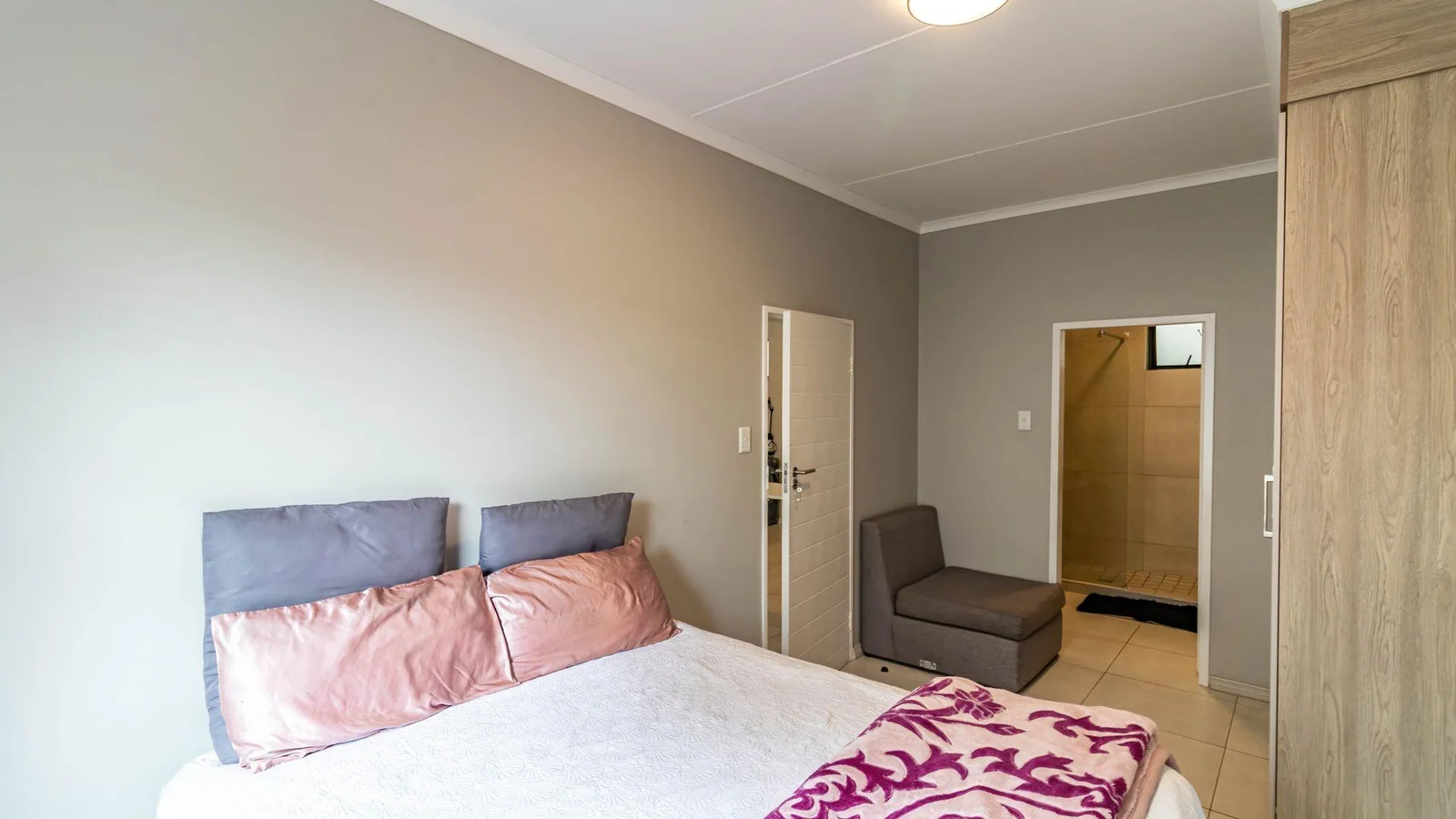 Stylish & Modern 2-Bed, 2-Bath Ground Floor Apartment – Prime Carlswald / Midrand Location