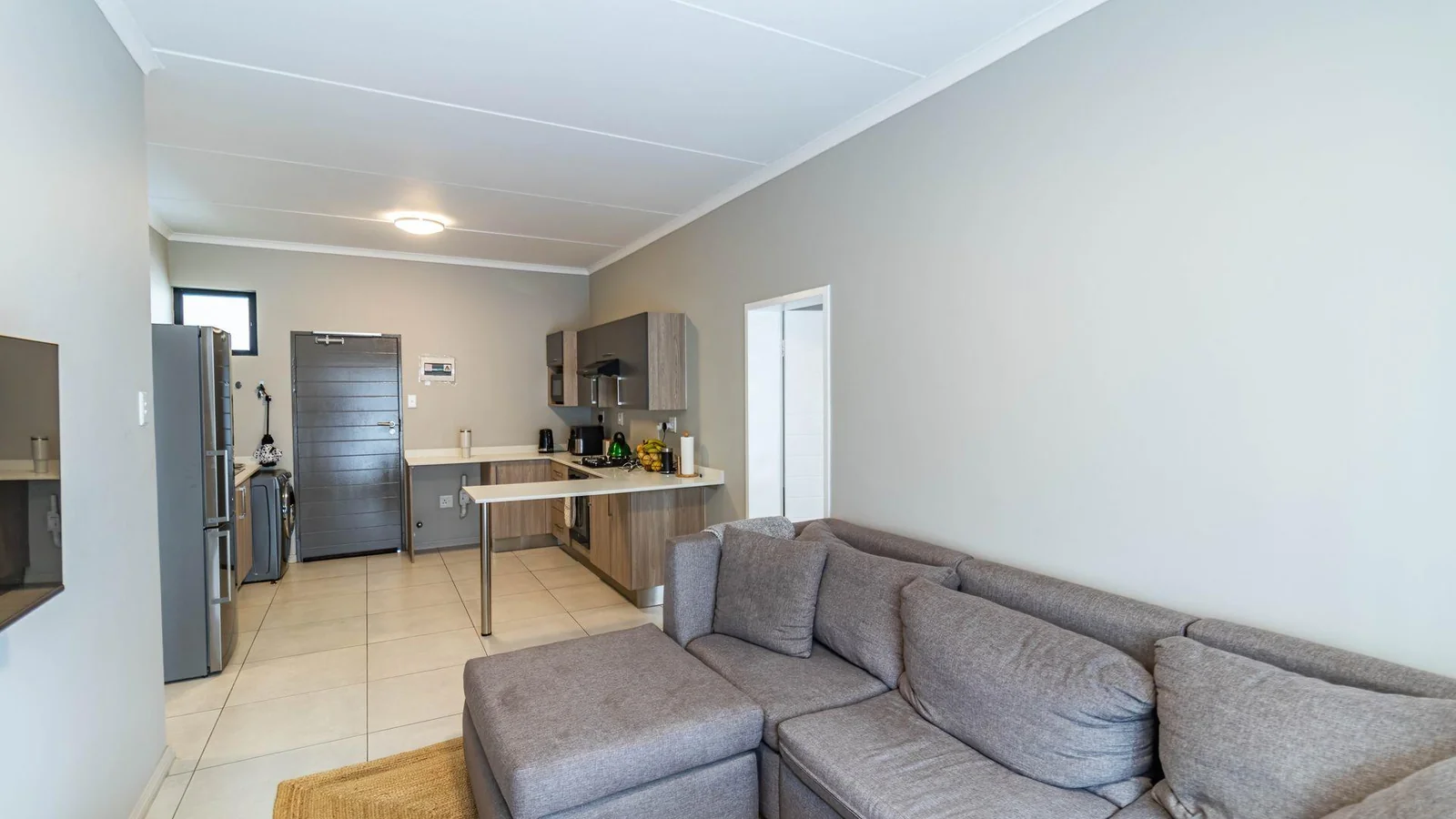 Stylish & Modern 2-Bed, 2-Bath Ground Floor Apartment – Prime Carlswald / Midrand Location