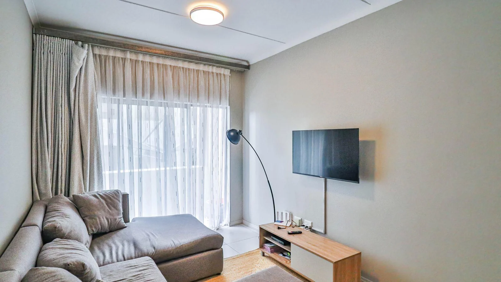 Stylish & Modern 2-Bed, 2-Bath Ground Floor Apartment – Prime Carlswald / Midrand Location