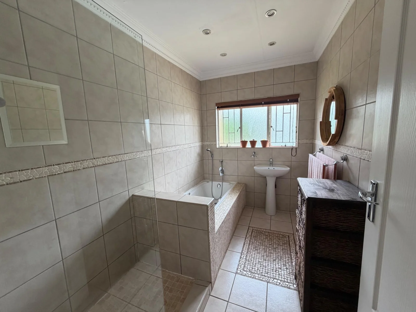 A DREAM COME TRUE ..... INSIDE A BOOMED OFF AREA