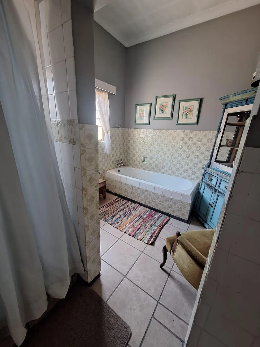 Substantial Redevelopment Opportunity: Landmark 12-Unit Complex on Main Street with Vast Commercial Potential