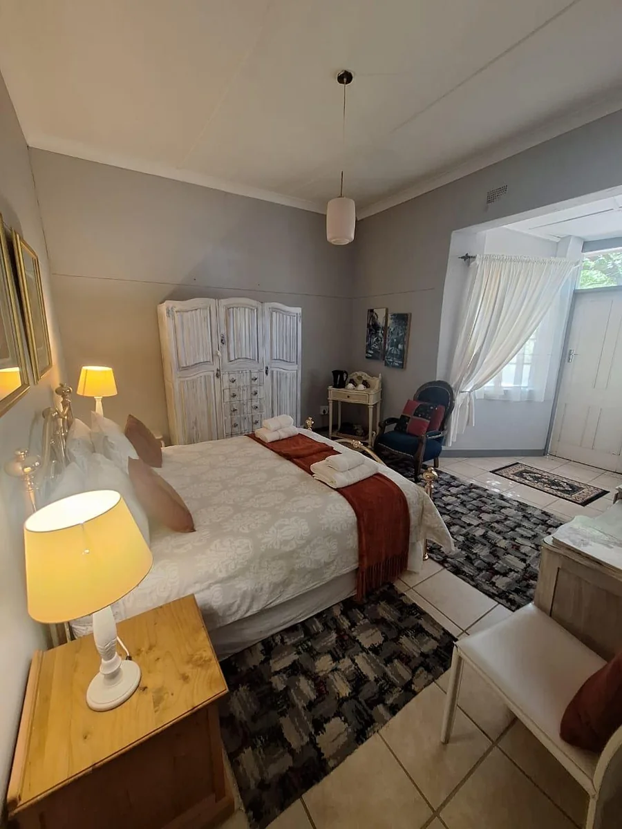 Substantial Redevelopment Opportunity: Landmark 12-Unit Complex on Main Street with Vast Commercial Potential