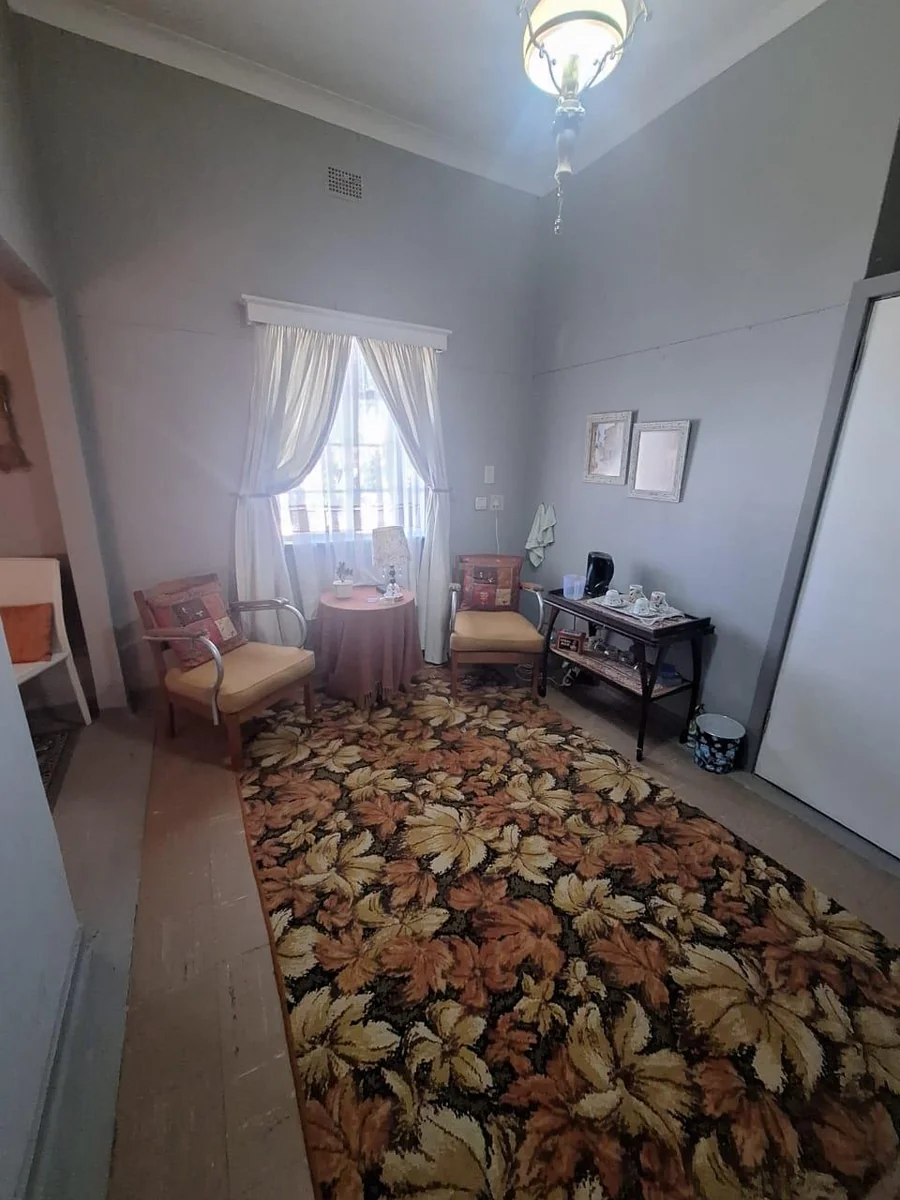 Substantial Redevelopment Opportunity: Landmark 12-Unit Complex on Main Street with Vast Commercial Potential