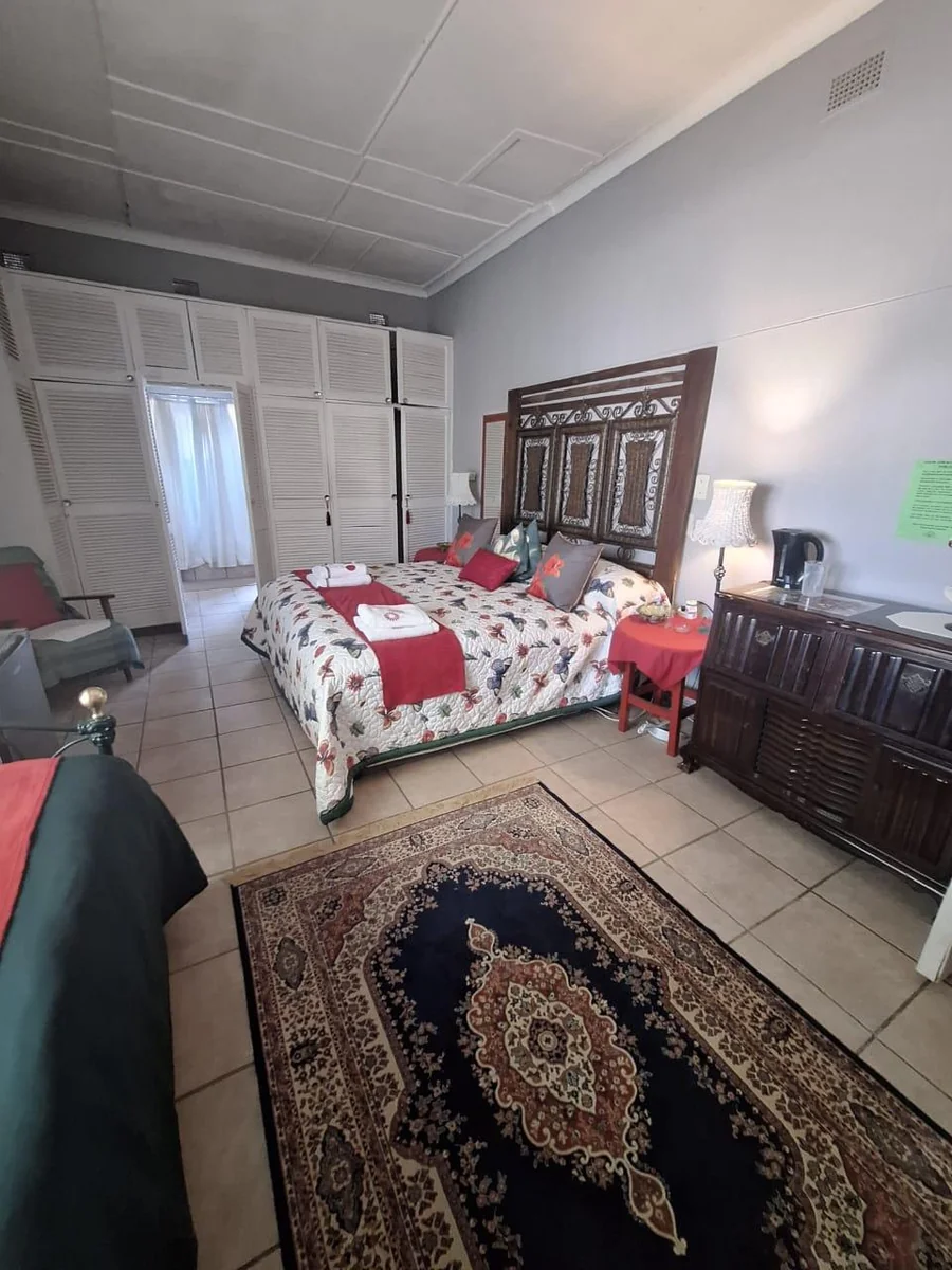 Substantial Redevelopment Opportunity: Landmark 12-Unit Complex on Main Street with Vast Commercial Potential