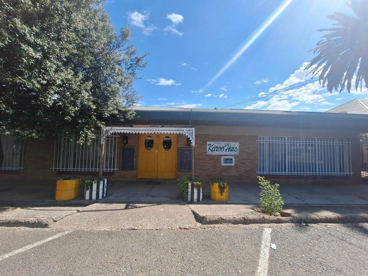 Substantial Redevelopment Opportunity: Landmark 12-Unit Complex on Main Street with Vast Commercial Potential