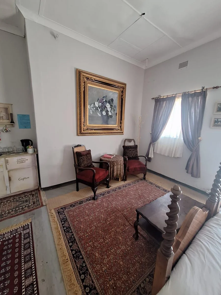 Substantial Redevelopment Opportunity: Landmark 12-Unit Complex on Main Street with Vast Commercial Potential