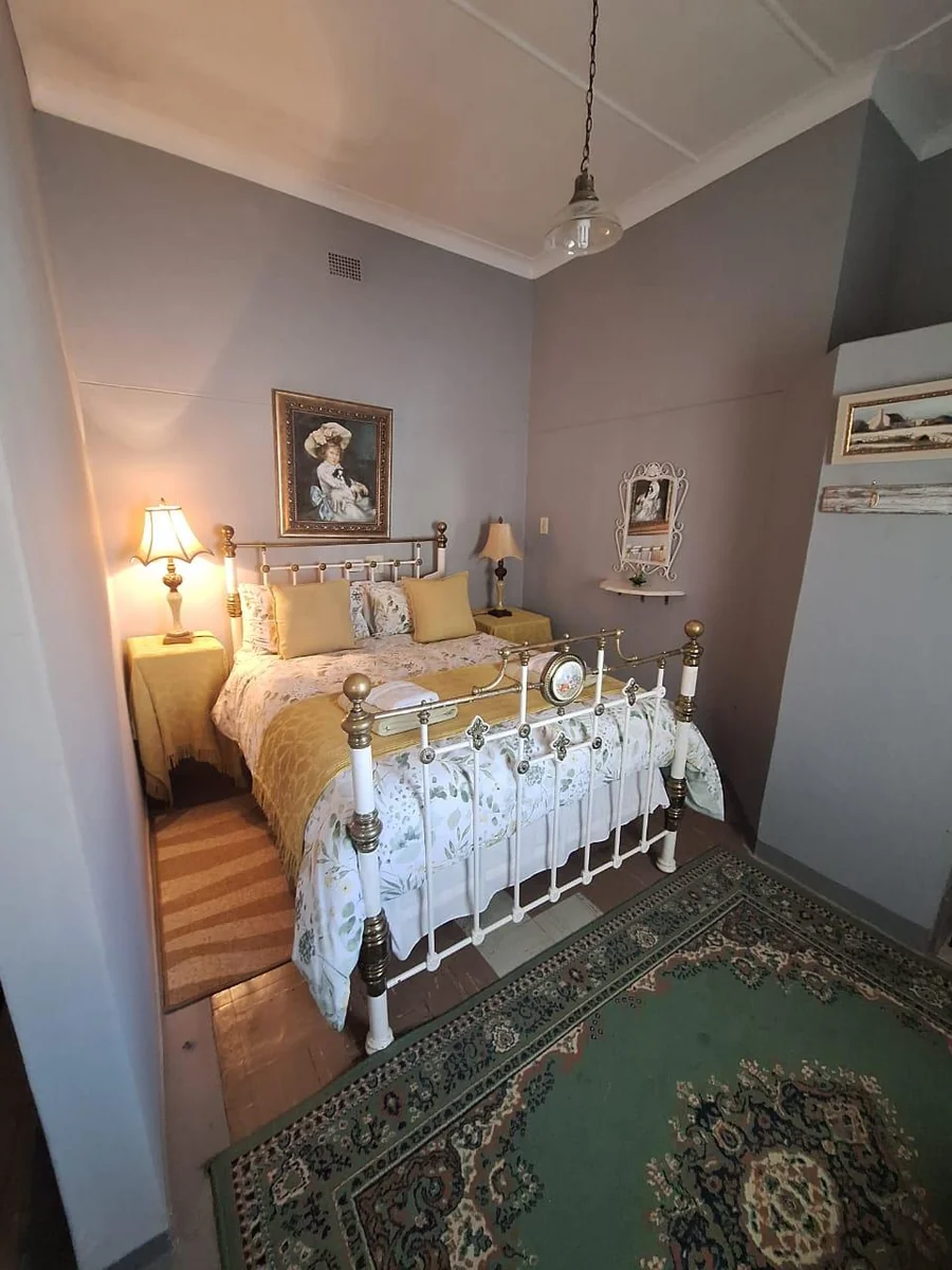 Substantial Redevelopment Opportunity: Landmark 12-Unit Complex on Main Street with Vast Commercial Potential