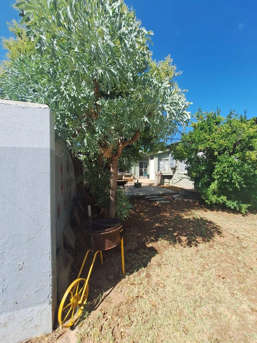 Substantial Redevelopment Opportunity: Landmark 12-Unit Complex on Main Street with Vast Commercial Potential