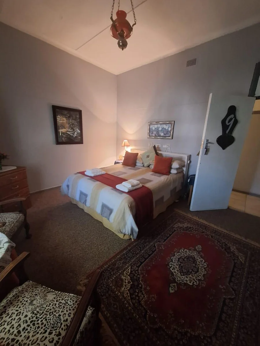 Substantial Redevelopment Opportunity: Landmark 12-Unit Complex on Main Street with Vast Commercial Potential