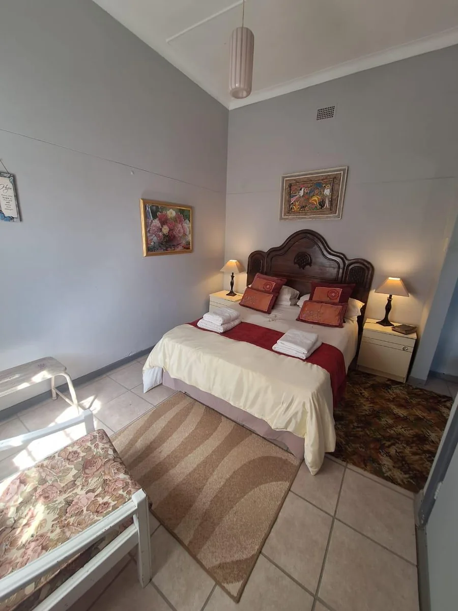 Substantial Redevelopment Opportunity: Landmark 12-Unit Complex on Main Street with Vast Commercial Potential