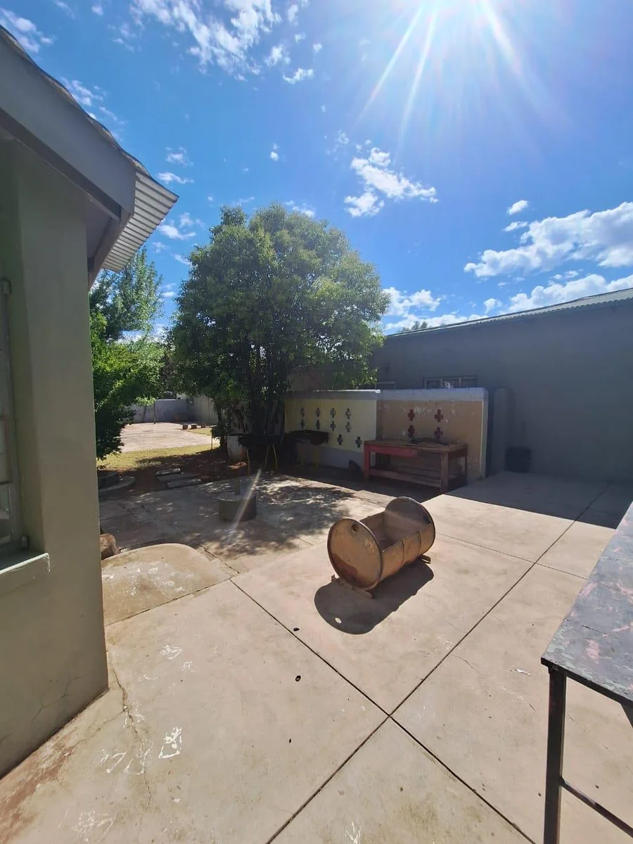 Substantial Redevelopment Opportunity: Landmark 12-Unit Complex on Main Street with Vast Commercial Potential