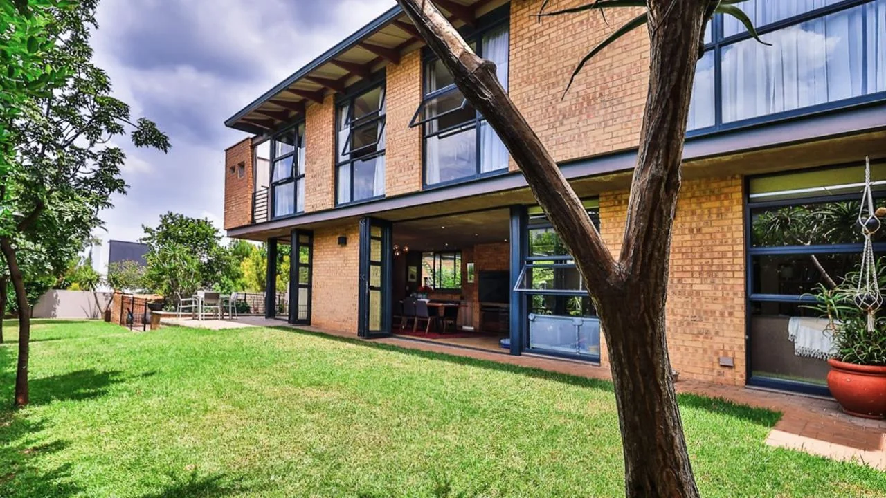 A STRIKING INDUSTRIAL-MODERN HOME WITH A PRIME MIDSTREAM RIDGE LOCATION, MOMENTS FROM AN  ACCESS GATE