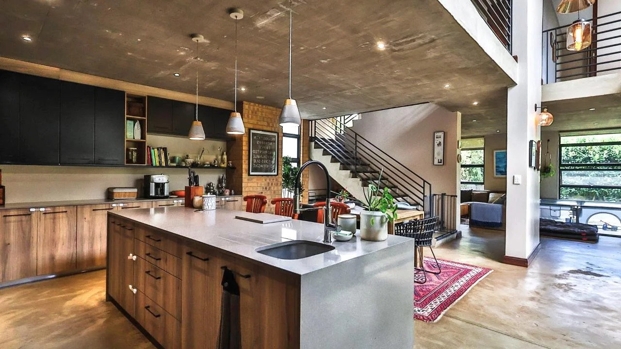 A STRIKING INDUSTRIAL-MODERN HOME WITH A PRIME MIDSTREAM RIDGE LOCATION, MOMENTS FROM AN  ACCESS GATE