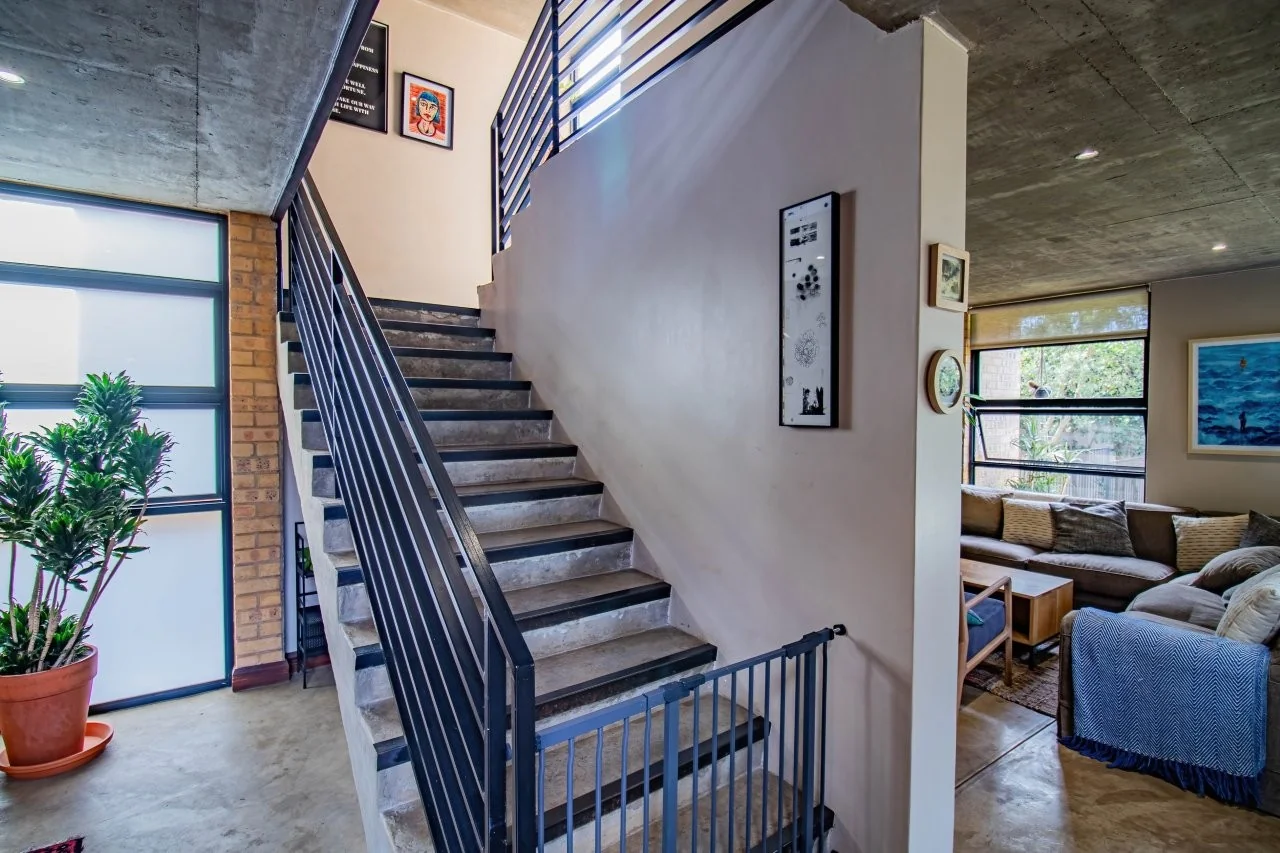 A STRIKING INDUSTRIAL-MODERN HOME IN  A PRIME MIDSTREAM RIDGE LOCATION, MOMENTS FROM AN  ACCESS GATE