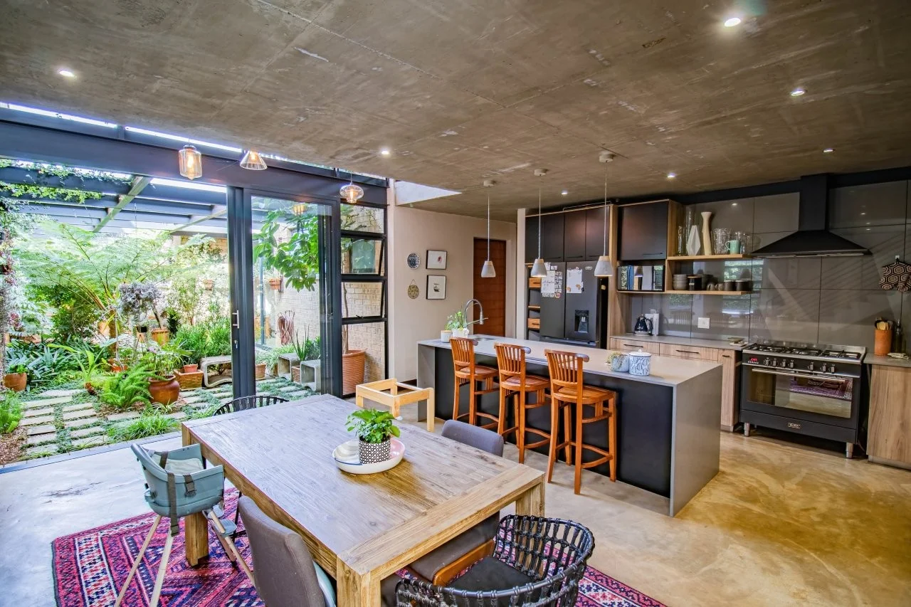 A STRIKING INDUSTRIAL-MODERN HOME IN  A PRIME MIDSTREAM RIDGE LOCATION, MOMENTS FROM AN  ACCESS GATE