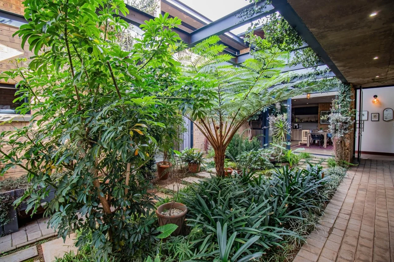 A STRIKING INDUSTRIAL-MODERN HOME IN  A PRIME MIDSTREAM RIDGE LOCATION, MOMENTS FROM AN  ACCESS GATE