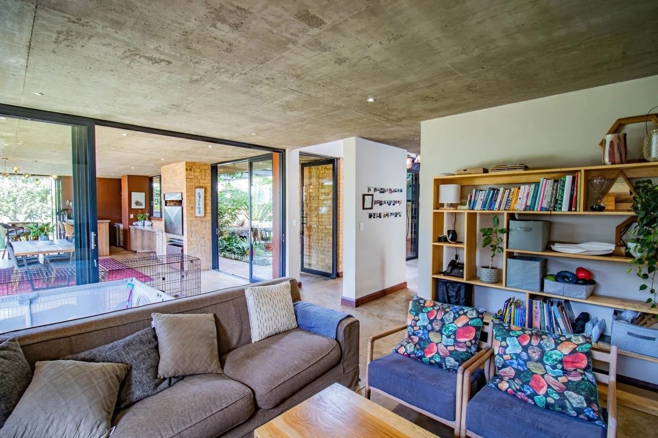 A STRIKING INDUSTRIAL-MODERN HOME IN  A PRIME MIDSTREAM RIDGE LOCATION, MOMENTS FROM AN  ACCESS GATE