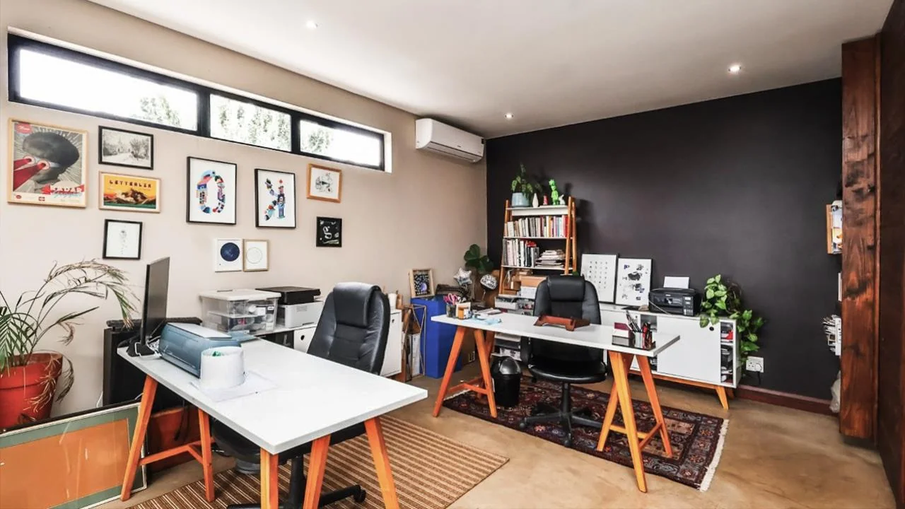 A STRIKING INDUSTRIAL-MODERN HOME WITH A PRIME MIDSTREAM RIDGE LOCATION, MOMENTS FROM AN  ACCESS GATE