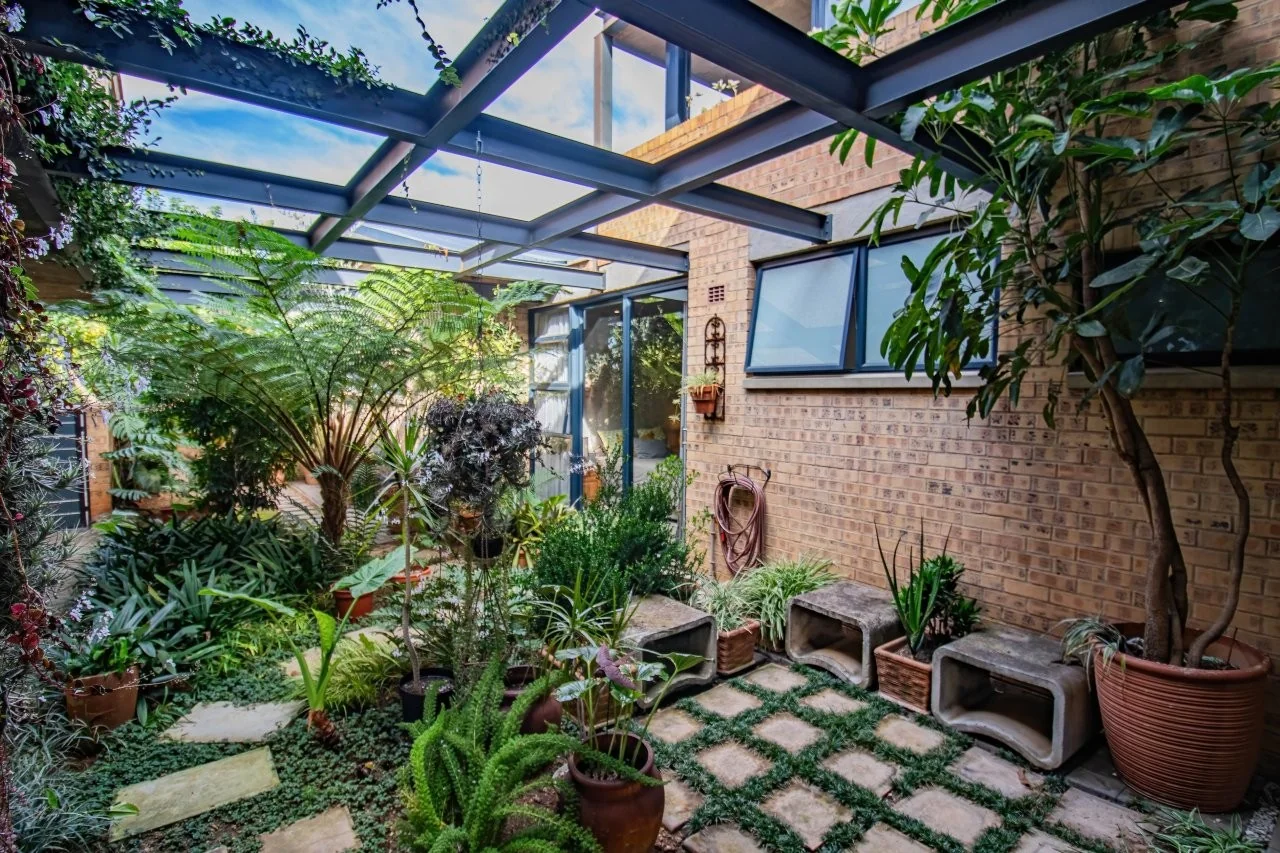 A STRIKING INDUSTRIAL-MODERN HOME IN  A PRIME MIDSTREAM RIDGE LOCATION, MOMENTS FROM AN  ACCESS GATE