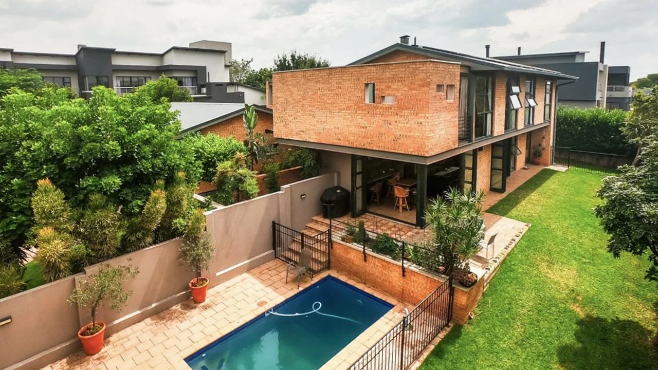 A STRIKING INDUSTRIAL-MODERN HOME WITH A PRIME MIDSTREAM RIDGE LOCATION, MOMENTS FROM AN  ACCESS GATE