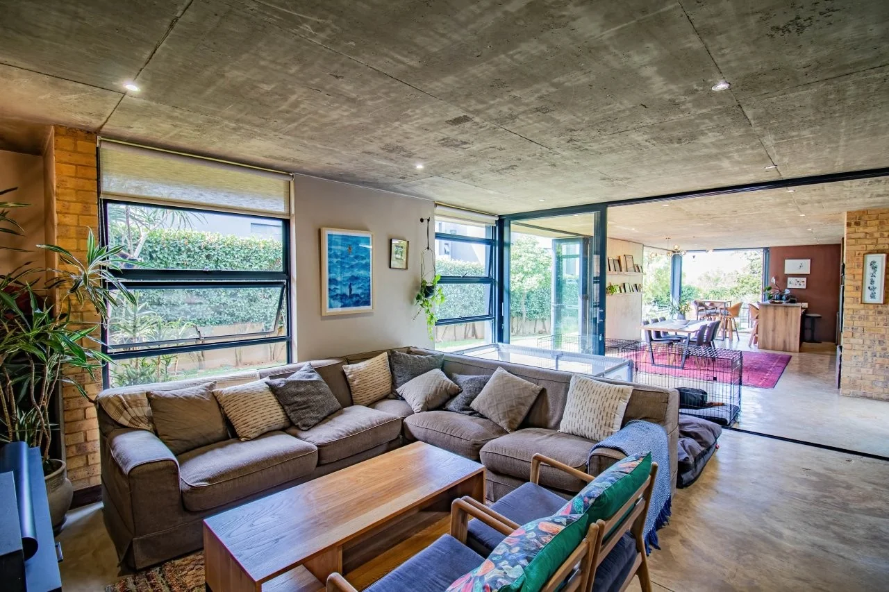 A STRIKING INDUSTRIAL-MODERN HOME IN  A PRIME MIDSTREAM RIDGE LOCATION, MOMENTS FROM AN  ACCESS GATE