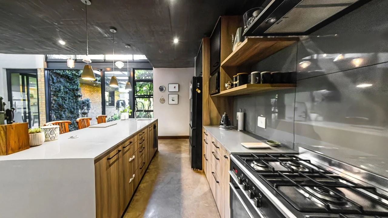 A STRIKING INDUSTRIAL-MODERN HOME IN  A PRIME MIDSTREAM RIDGE LOCATION, MOMENTS FROM AN  ACCESS GATE