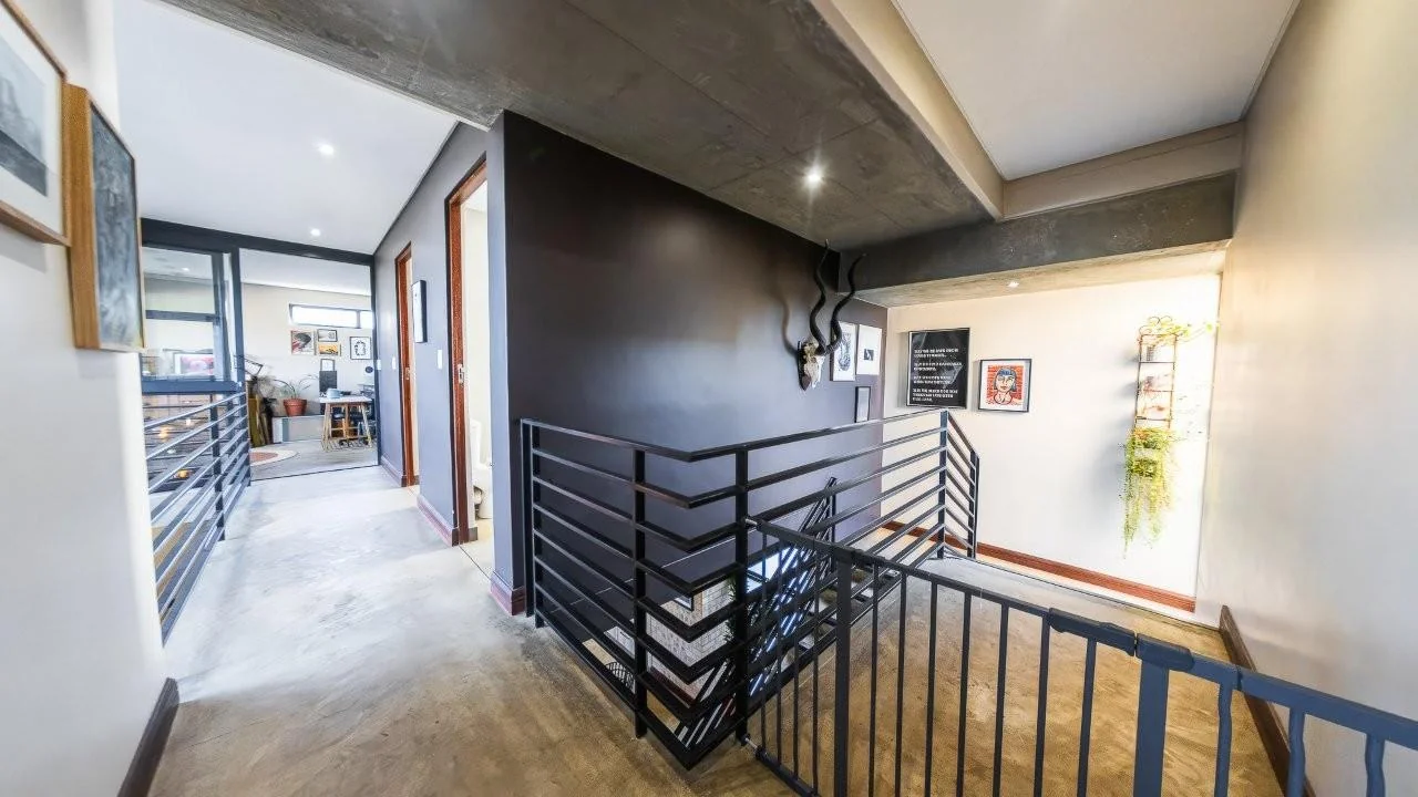 A STRIKING INDUSTRIAL-MODERN HOME IN  A PRIME MIDSTREAM RIDGE LOCATION, MOMENTS FROM AN  ACCESS GATE