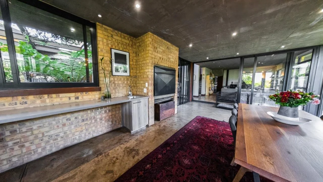 A STRIKING INDUSTRIAL-MODERN HOME IN  A PRIME MIDSTREAM RIDGE LOCATION, MOMENTS FROM AN  ACCESS GATE