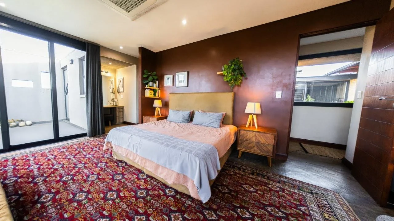 A STRIKING INDUSTRIAL-MODERN HOME IN  A PRIME MIDSTREAM RIDGE LOCATION, MOMENTS FROM AN  ACCESS GATE