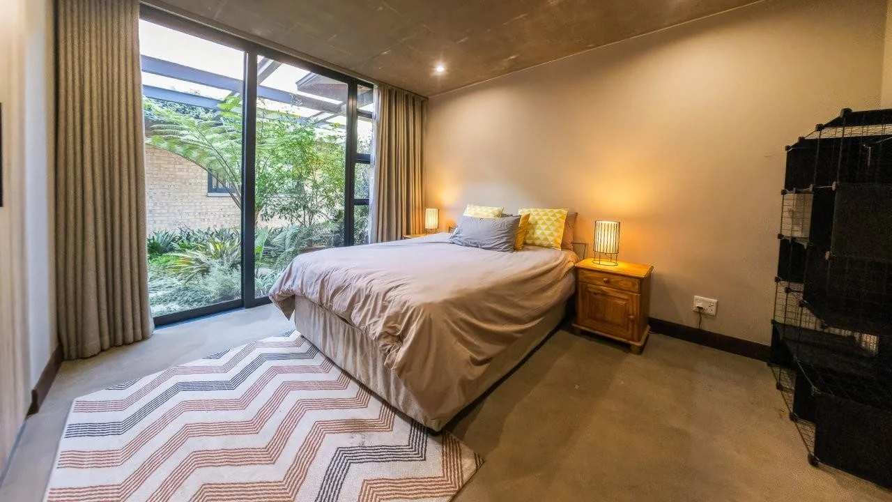 A STRIKING INDUSTRIAL-MODERN HOME IN  A PRIME MIDSTREAM RIDGE LOCATION, MOMENTS FROM AN  ACCESS GATE