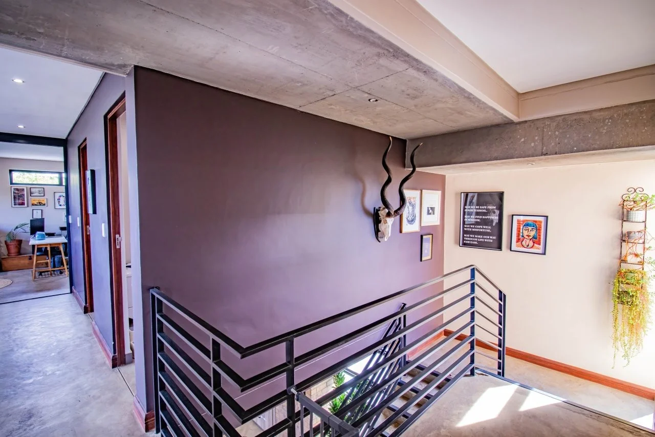 A STRIKING INDUSTRIAL-MODERN HOME IN  A PRIME MIDSTREAM RIDGE LOCATION, MOMENTS FROM AN  ACCESS GATE