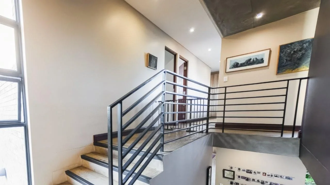 A STRIKING INDUSTRIAL-MODERN HOME IN  A PRIME MIDSTREAM RIDGE LOCATION, MOMENTS FROM AN  ACCESS GATE