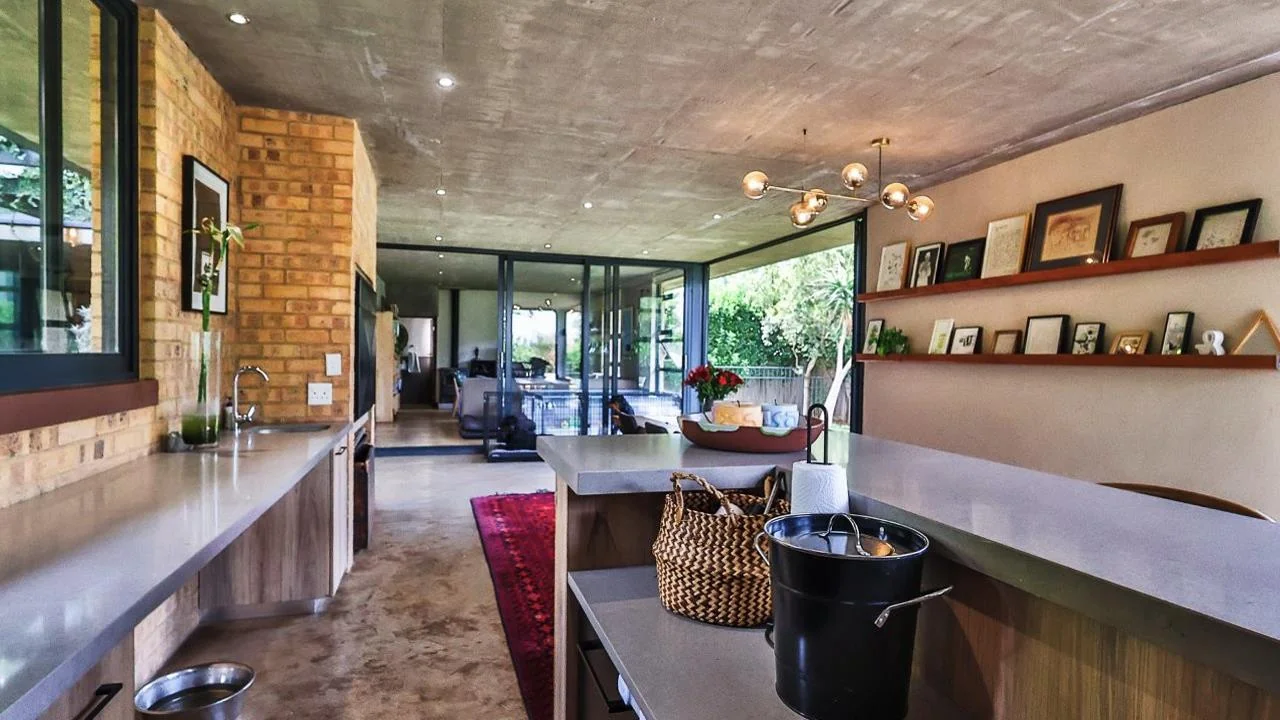 A STRIKING INDUSTRIAL-MODERN HOME WITH A PRIME MIDSTREAM RIDGE LOCATION, MOMENTS FROM AN  ACCESS GATE