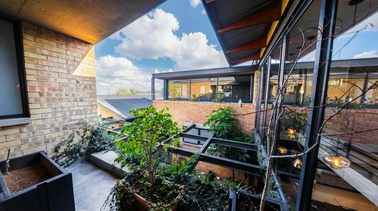 A STRIKING INDUSTRIAL-MODERN HOME IN  A PRIME MIDSTREAM RIDGE LOCATION, MOMENTS FROM AN  ACCESS GATE