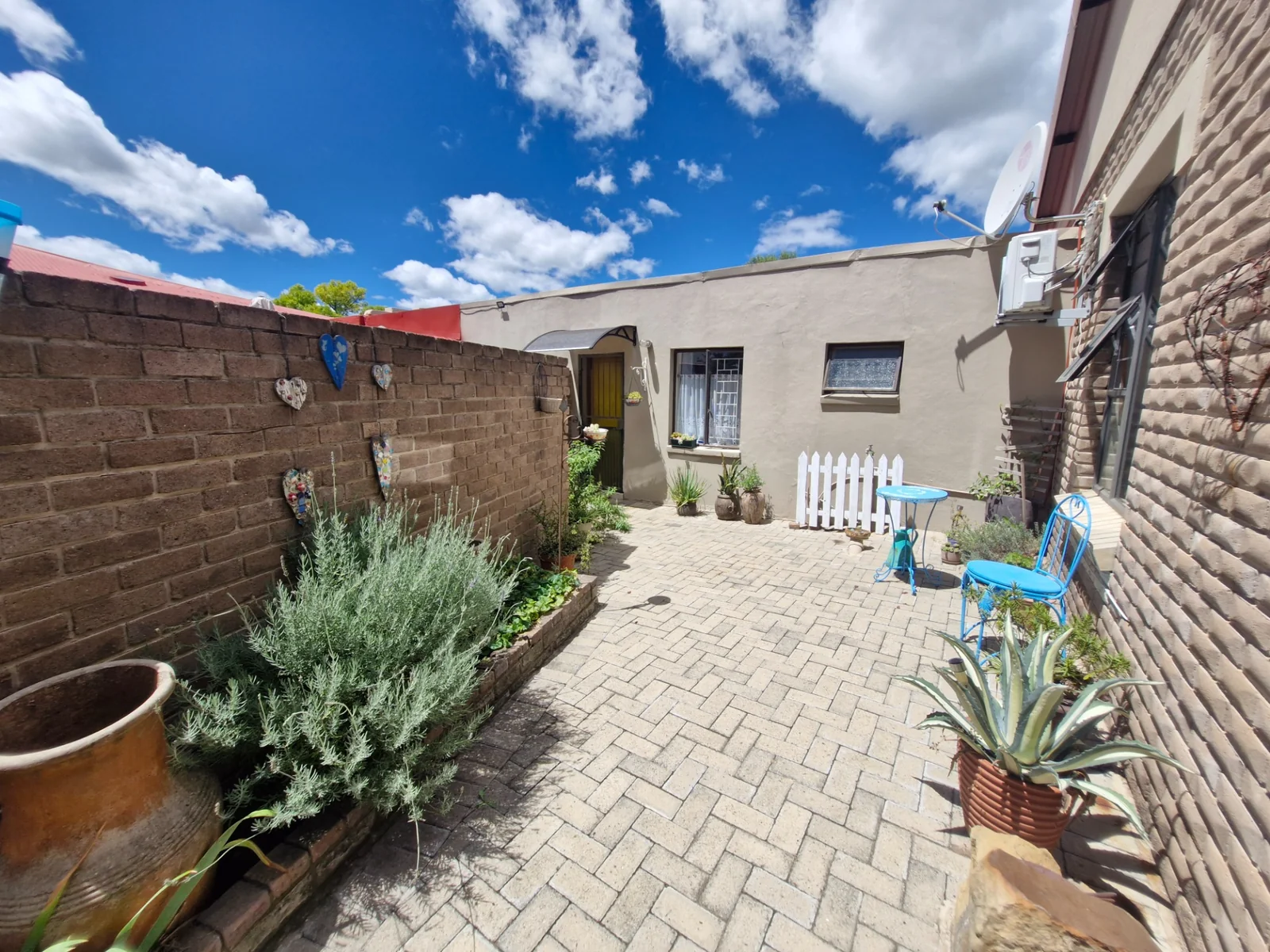 2 Bedroom Apartment close to Voortrekker High School