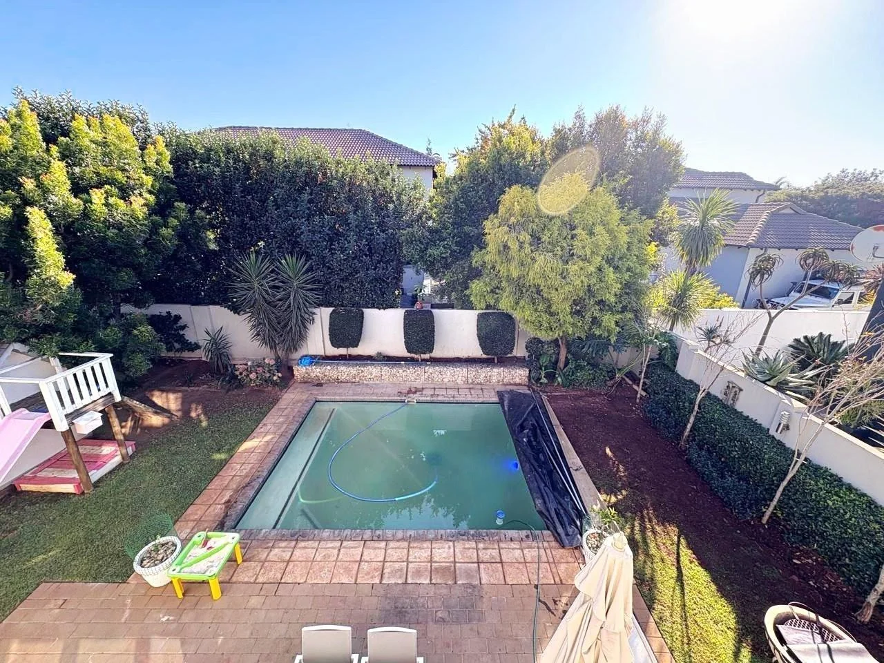 MODERN MONO-PITCHED HOME WITH 4 BEDROOMS IN THE LOVELY MIDSTREAM HILL.