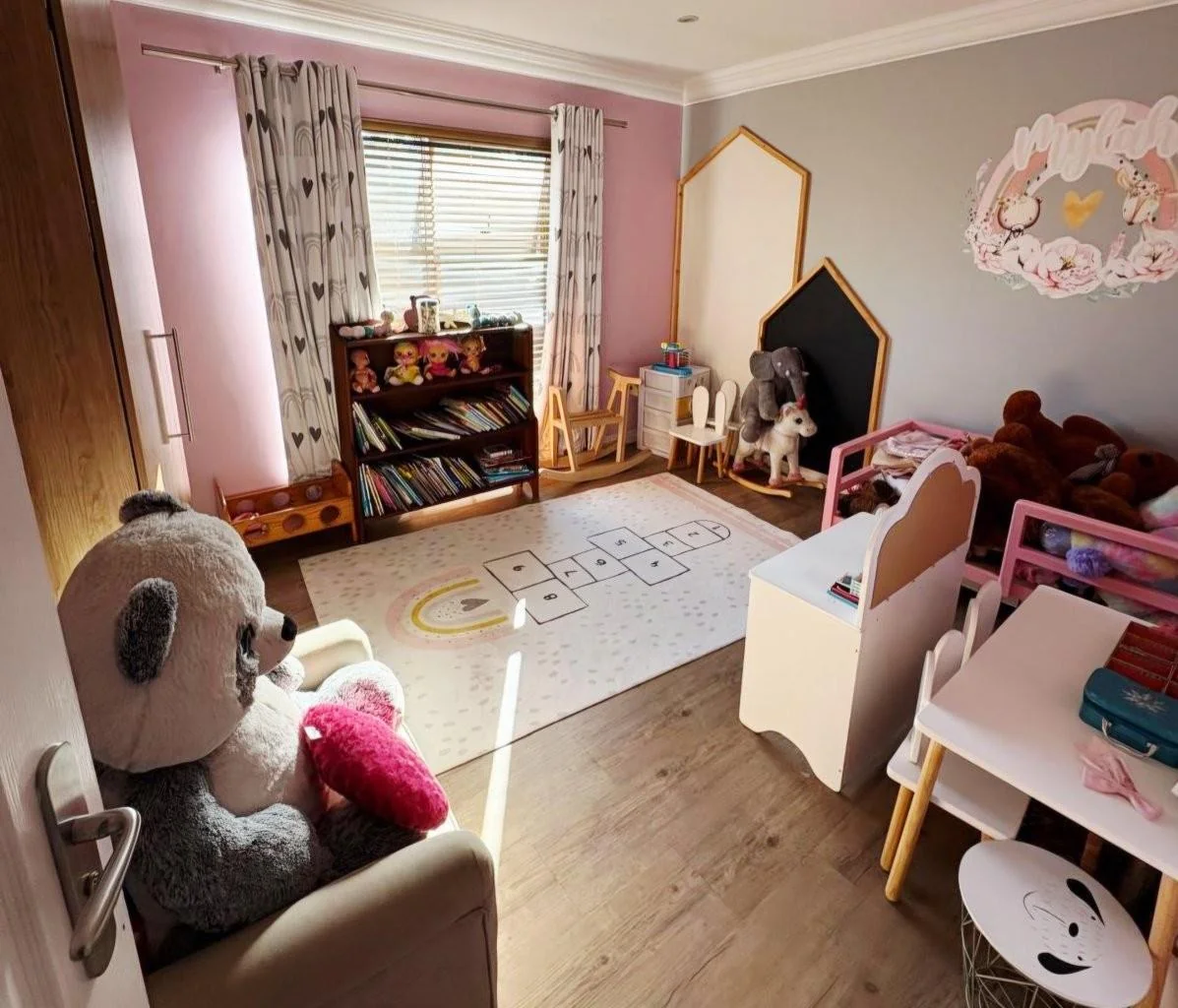 MODERN MONO-PITCHED HOME WITH 4 BEDROOMS IN THE LOVELY MIDSTREAM HILL.