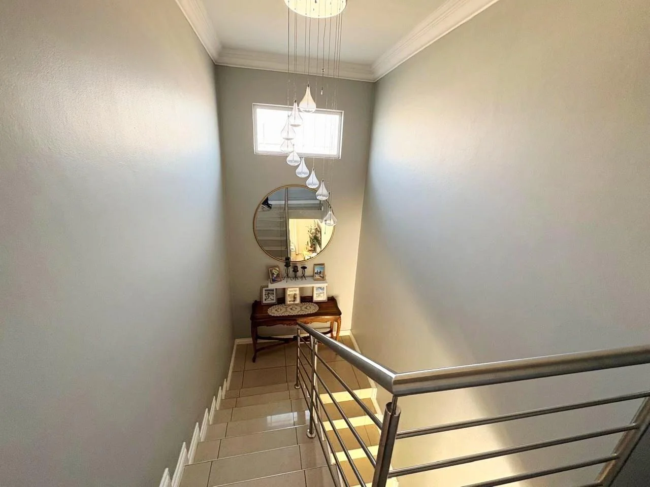 MODERN MONO-PITCHED HOME WITH 4 BEDROOMS IN THE LOVELY MIDSTREAM HILL.