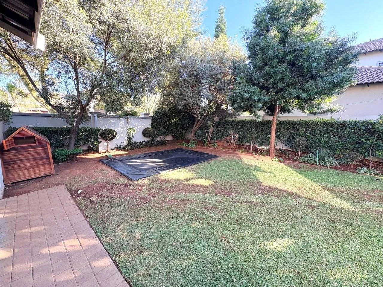 MODERN MONO-PITCHED HOME WITH 4 BEDROOMS IN THE LOVELY MIDSTREAM HILL.