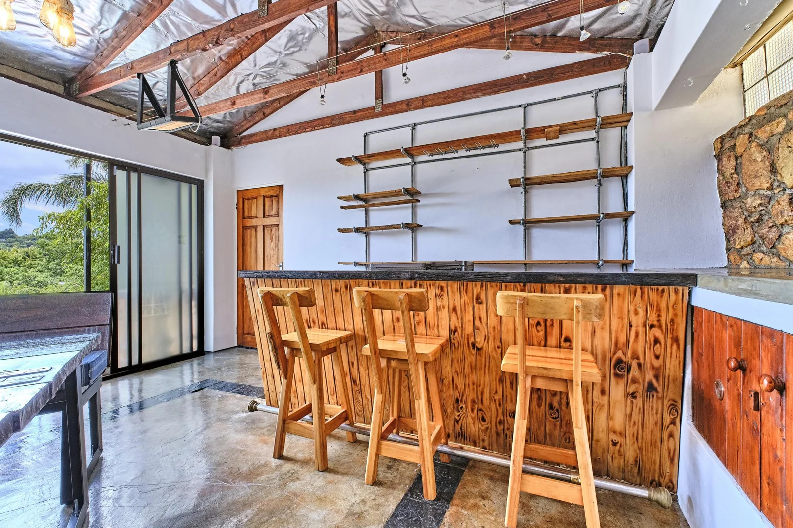 3 Bedroom Home with Fabulous Family Space and Spectacular Views