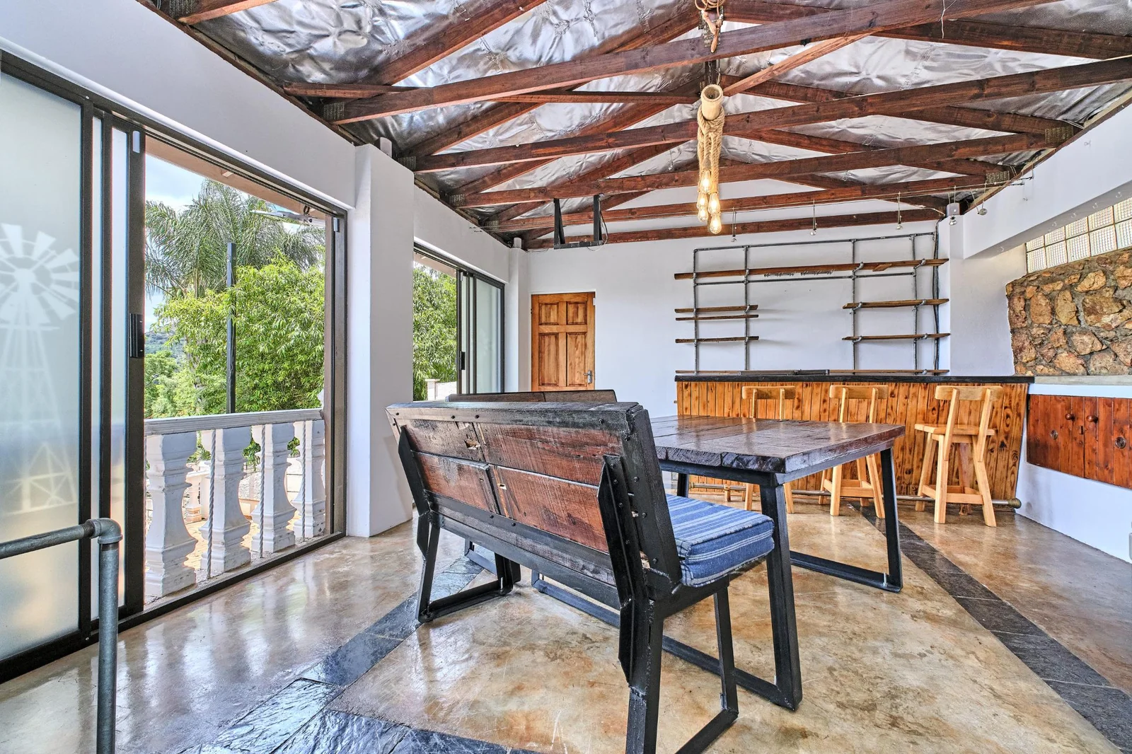 3 Bedroom Home with Fabulous Family Space and Spectacular Views