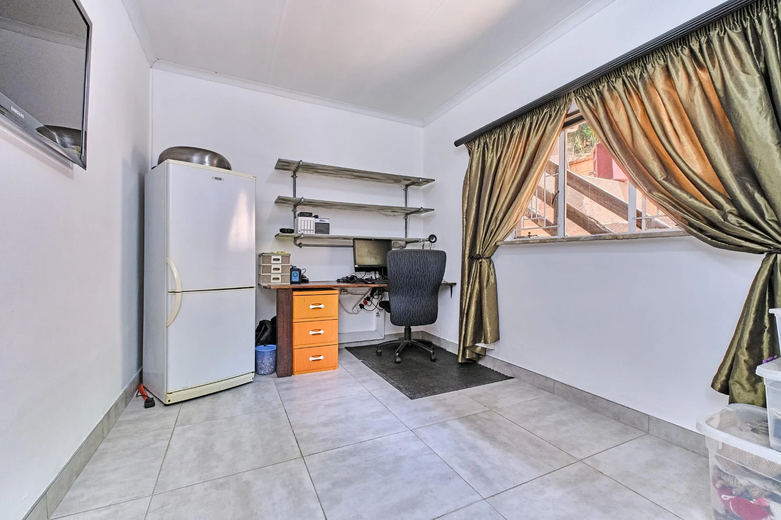 3 Bedroom Home with Fabulous Family Space and Spectacular Views