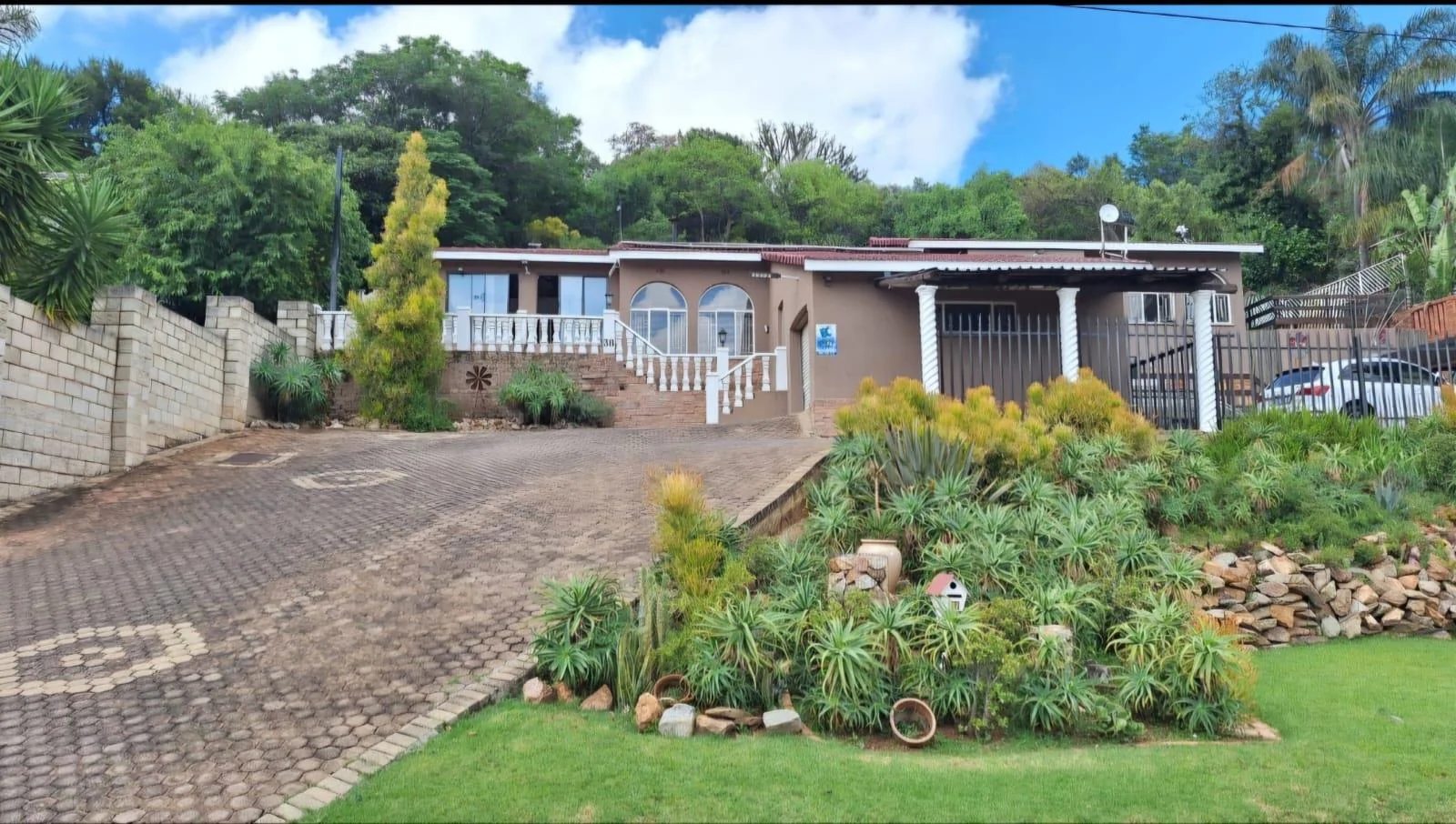 3 Bedroom Home with Fabulous Family Space and Spectacular Views