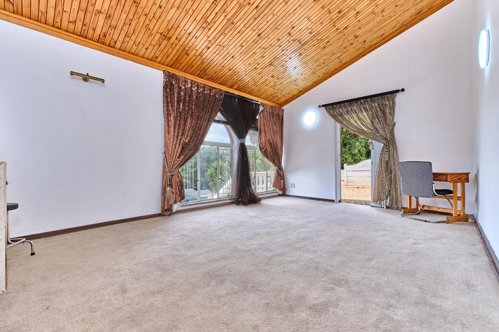 3 Bedroom Home with Fabulous Family Space and Spectacular Views