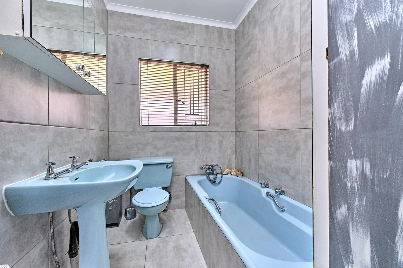 3 Bedroom Home with Fabulous Family Space and Spectacular Views