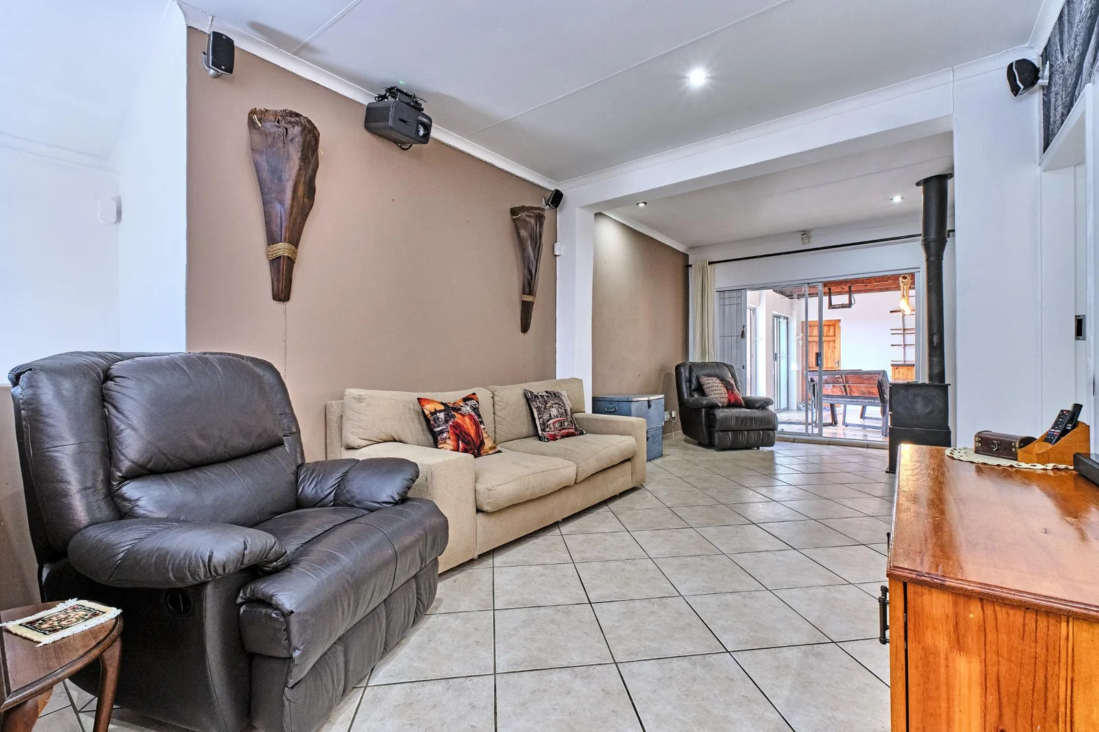 3 Bedroom Home with Fabulous Family Space and Spectacular Views