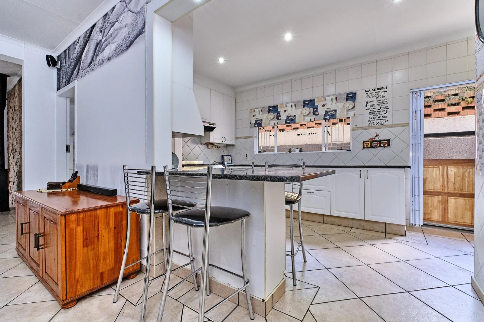 3 Bedroom Home with Fabulous Family Space and Spectacular Views