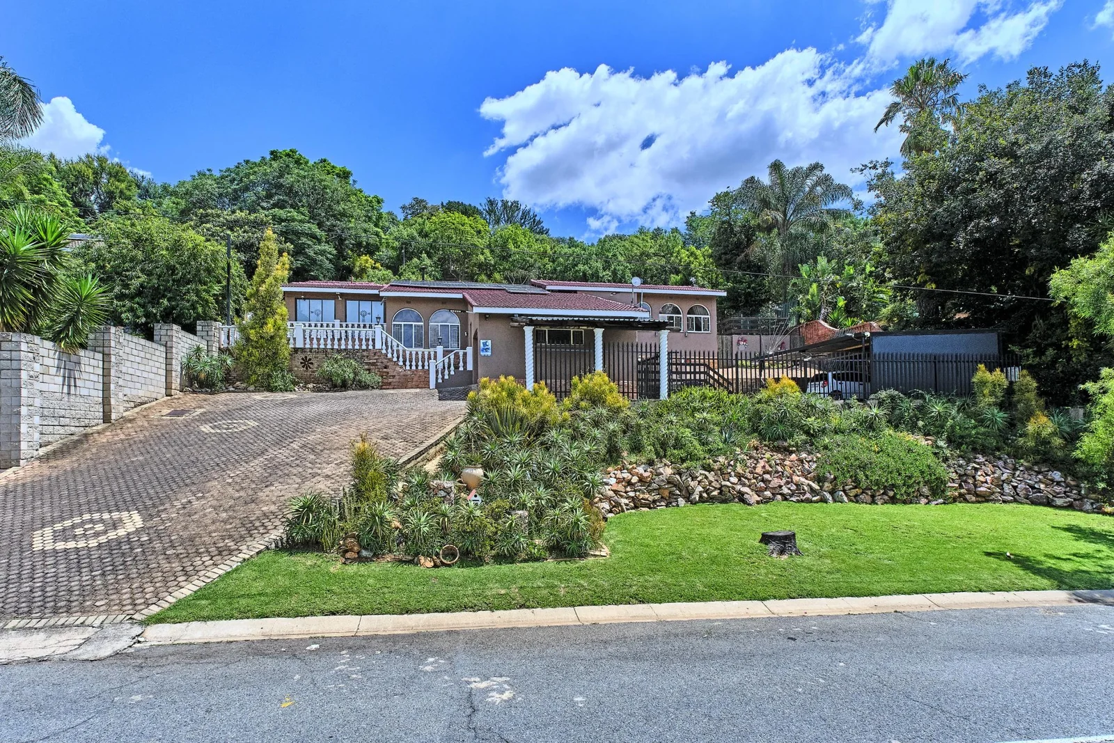 3 Bedroom Home with Fabulous Family Space and Spectacular Views