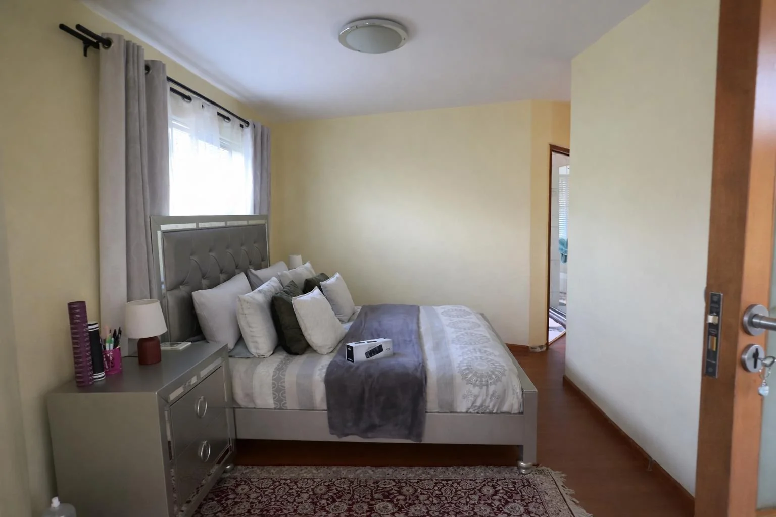 MODERN AND SPACIOUS ...... WAITING FOR YOU!!