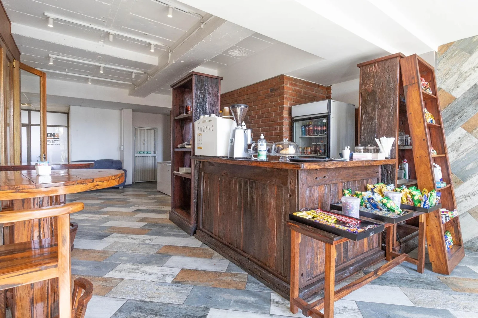 First-Floor Office Space – Ideal for Growing Businesses